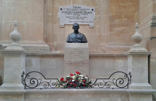 Fr.Carlo_Manchè_Monument900